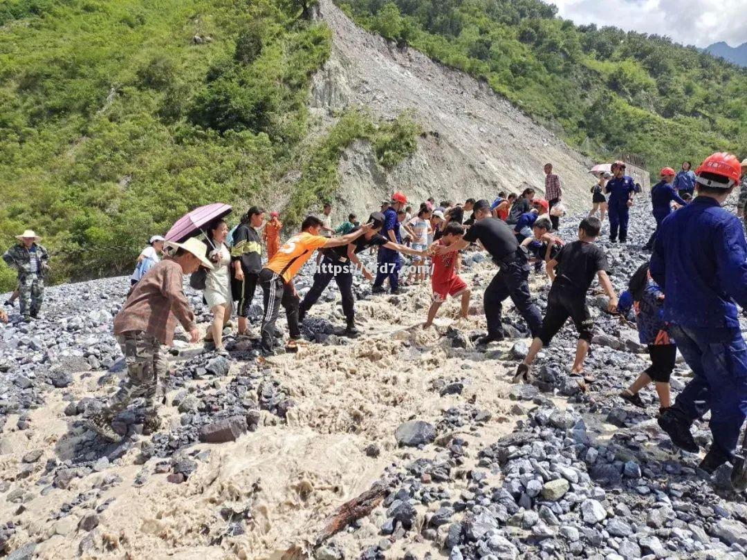 米兰发生暴雨袭击，多地出现洪水灾情，民众亟待救援与支援